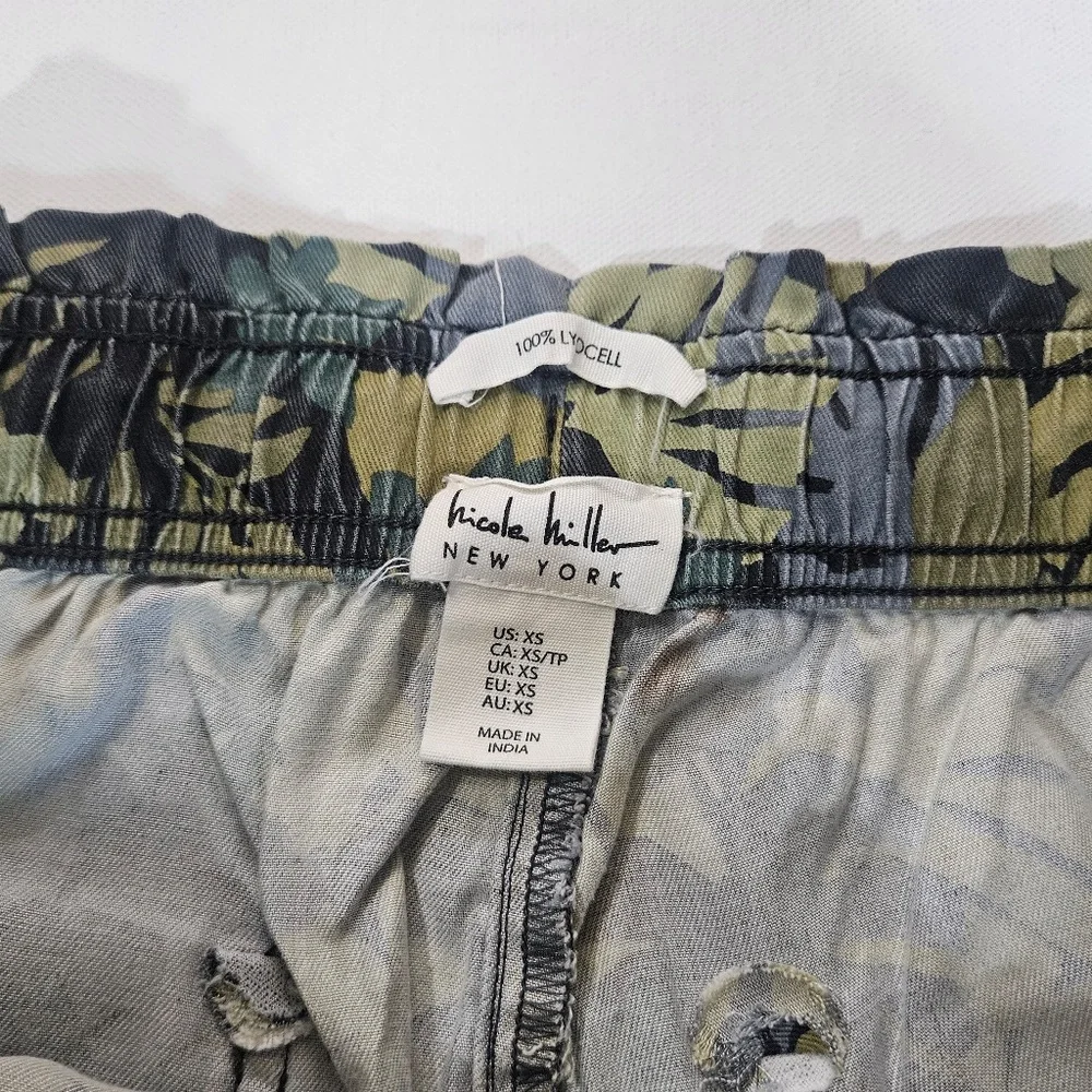 Nicole Miller Floral‎ Shorts Womens XS Green Casual Summer Beach Boho Vacation